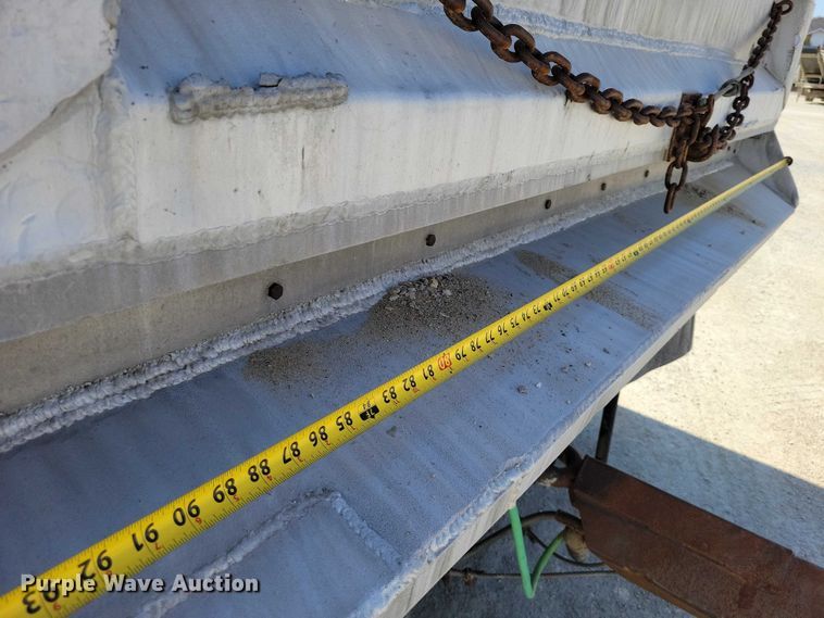 image for item NK9957 2005 Sterling L9500 dump truck