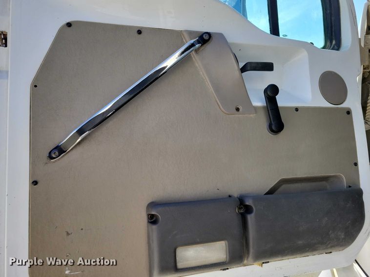 image for item NK9957 2005 Sterling L9500 dump truck