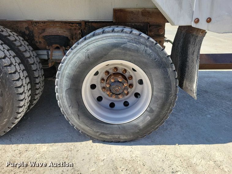 image for item NK9957 2005 Sterling L9500 dump truck