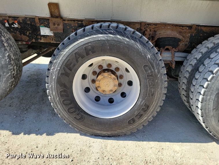 image for item NK9957 2005 Sterling L9500 dump truck