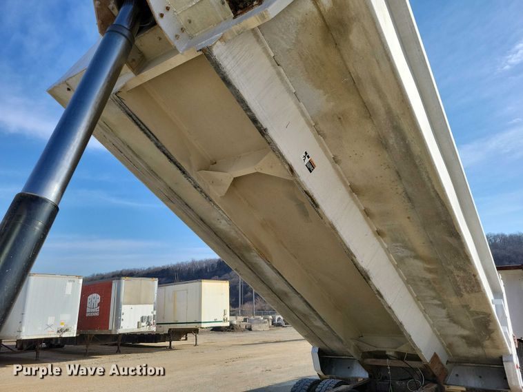 image for item NK9957 2005 Sterling L9500 dump truck