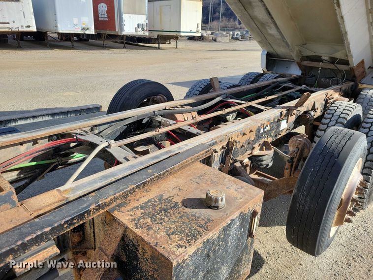 image for item NK9957 2005 Sterling L9500 dump truck