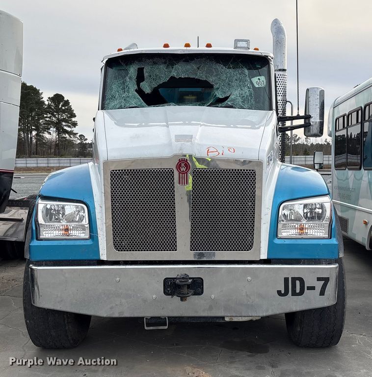 image for item YA2180 2022 Kenworth T880 dump truck