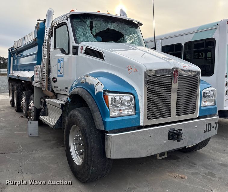 image for item YA2180 2022 Kenworth T880 dump truck