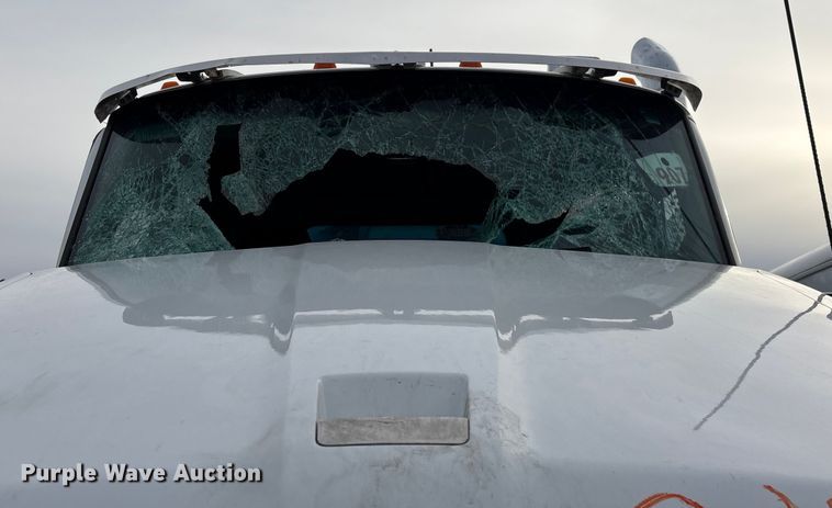 image for item YA2180 2022 Kenworth T880 dump truck