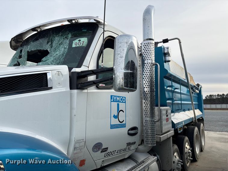image for item YA2180 2022 Kenworth T880 dump truck