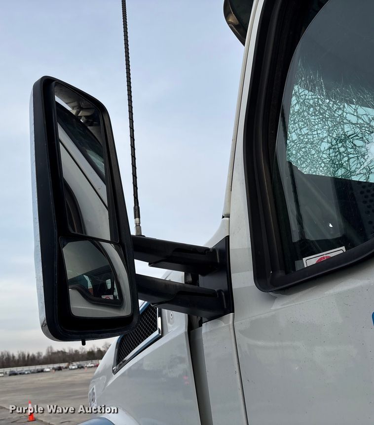 image for item YA2180 2022 Kenworth T880 dump truck