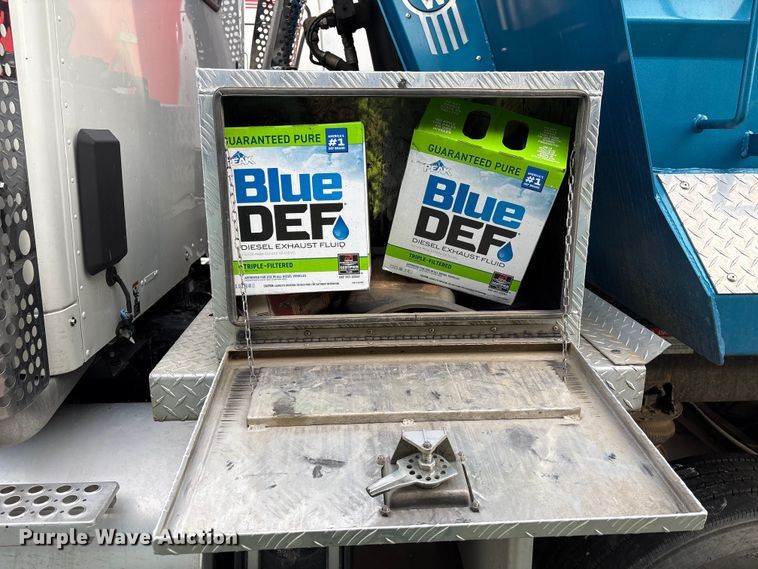 image for item YA2180 2022 Kenworth T880 dump truck