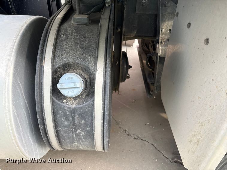 image for item YA2180 2022 Kenworth T880 dump truck