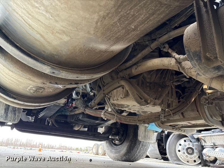 image for item YA2180 2022 Kenworth T880 dump truck