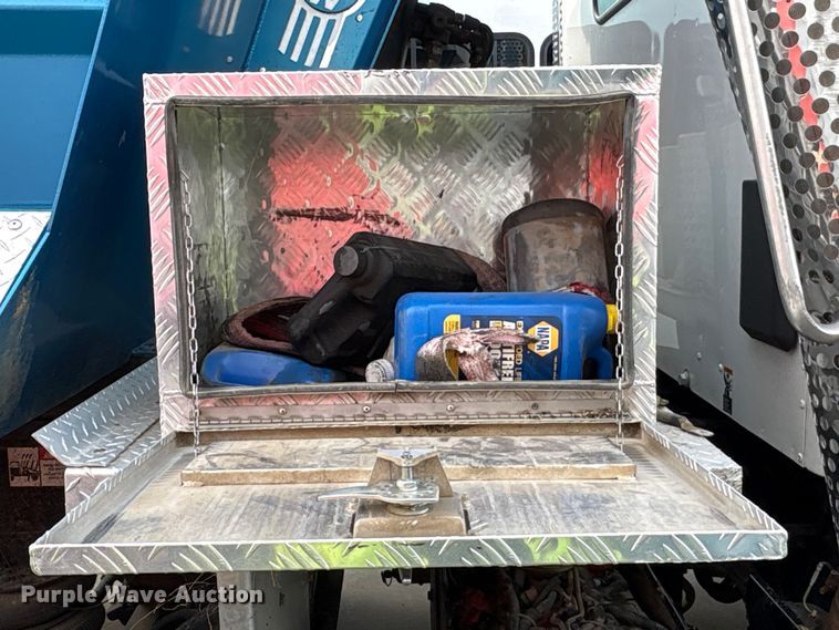 image for item YA2180 2022 Kenworth T880 dump truck