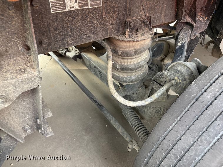 image for item YA2180 2022 Kenworth T880 dump truck