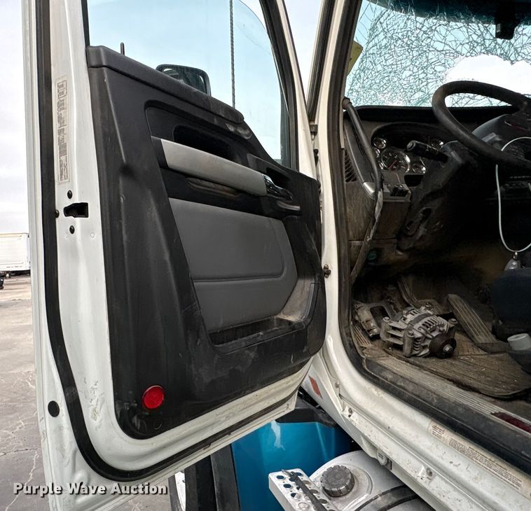 image for item YA2180 2022 Kenworth T880 dump truck