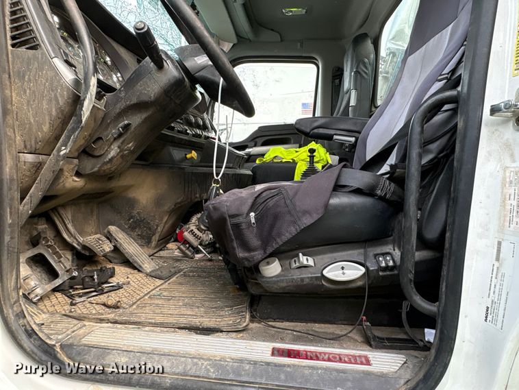 image for item YA2180 2022 Kenworth T880 dump truck