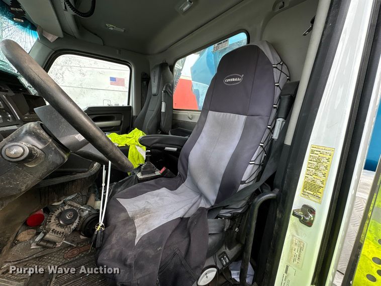 image for item YA2180 2022 Kenworth T880 dump truck