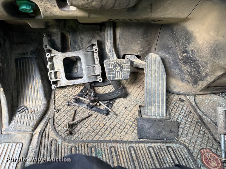 image for item YA2180 2022 Kenworth T880 dump truck