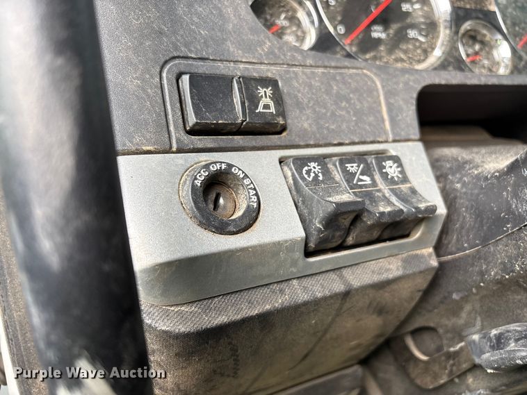 image for item YA2180 2022 Kenworth T880 dump truck