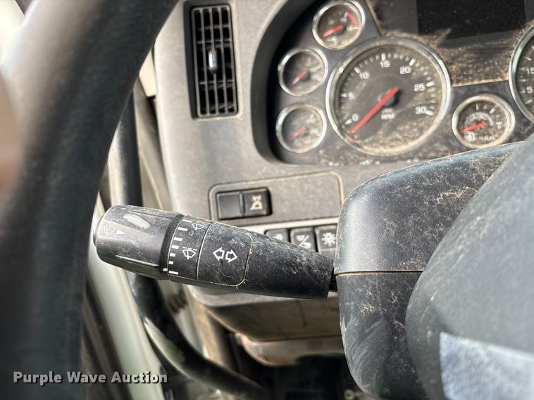 image for item YA2180 2022 Kenworth T880 dump truck