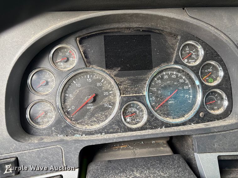 image for item YA2180 2022 Kenworth T880 dump truck