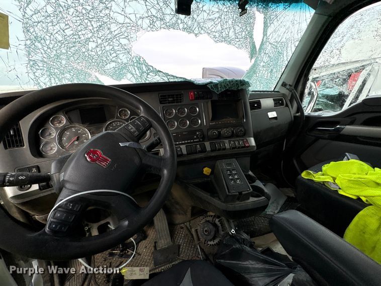 image for item YA2180 2022 Kenworth T880 dump truck