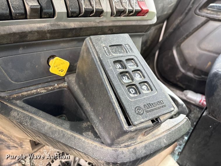 image for item YA2180 2022 Kenworth T880 dump truck