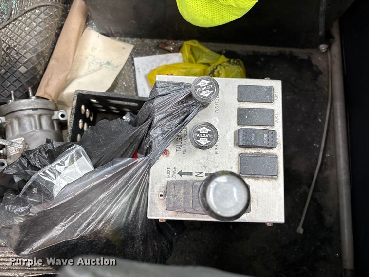 image for item YA2180 2022 Kenworth T880 dump truck