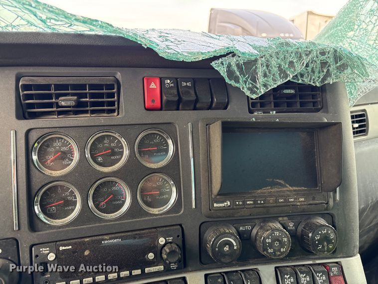 image for item YA2180 2022 Kenworth T880 dump truck