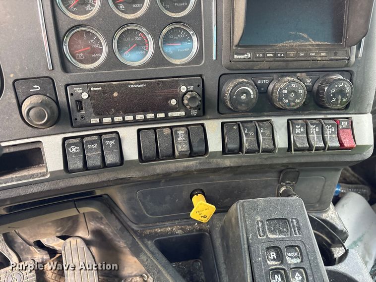 image for item YA2180 2022 Kenworth T880 dump truck