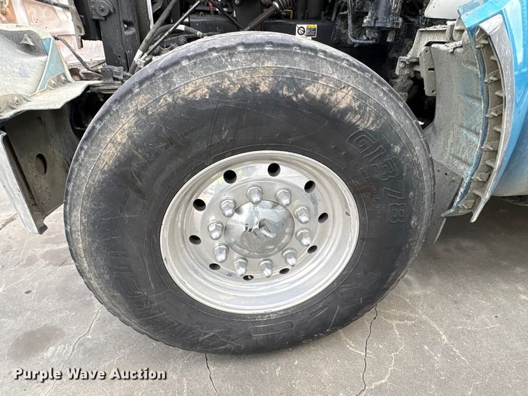 image for item YA2180 2022 Kenworth T880 dump truck