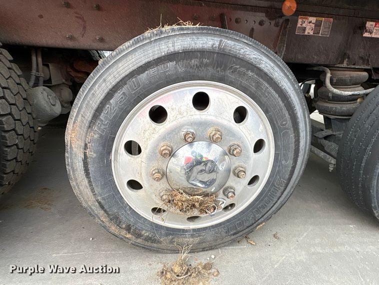 image for item YA2180 2022 Kenworth T880 dump truck