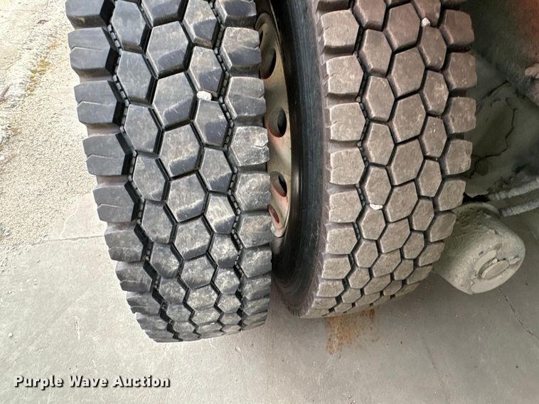 image for item YA2180 2022 Kenworth T880 dump truck