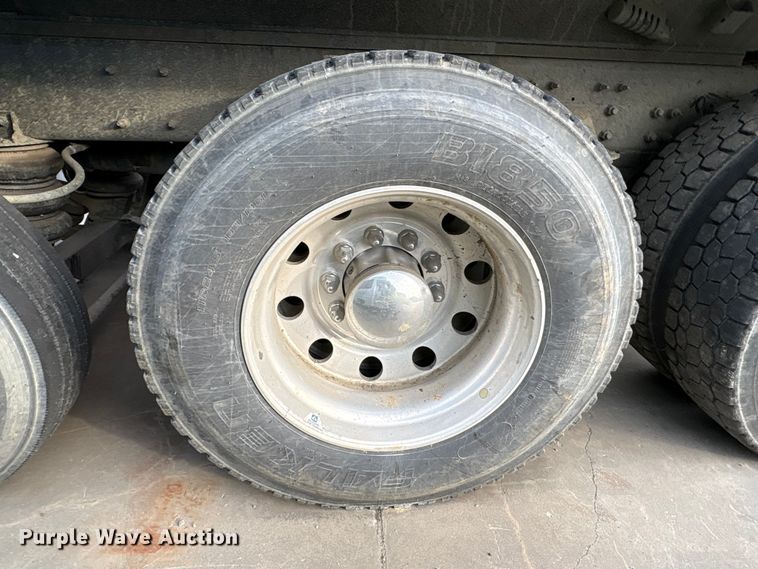 image for item YA2180 2022 Kenworth T880 dump truck