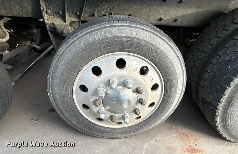 image for item YA2180 2022 Kenworth T880 dump truck