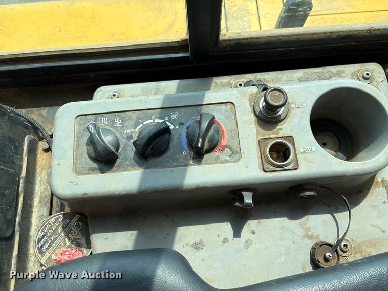 image for item YA2200 2022 Komatsu D71PXI-24 dozer