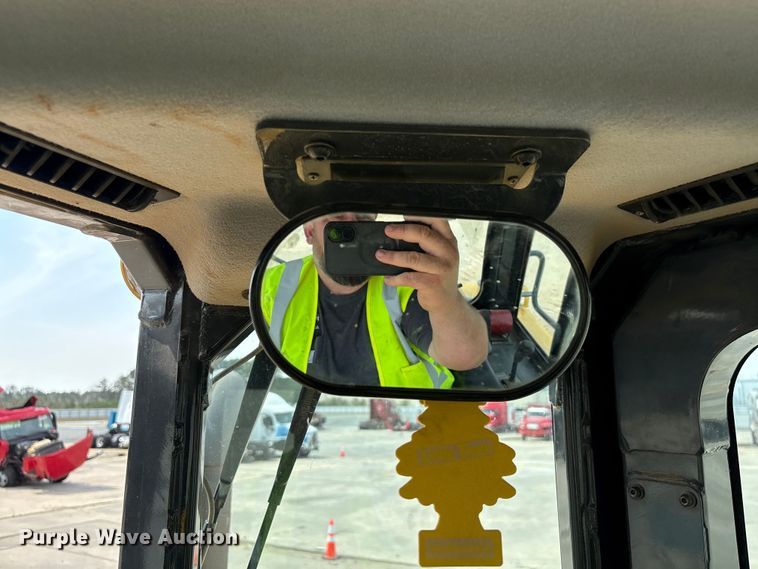 image for item YA2200 2022 Komatsu D71PXI-24 dozer