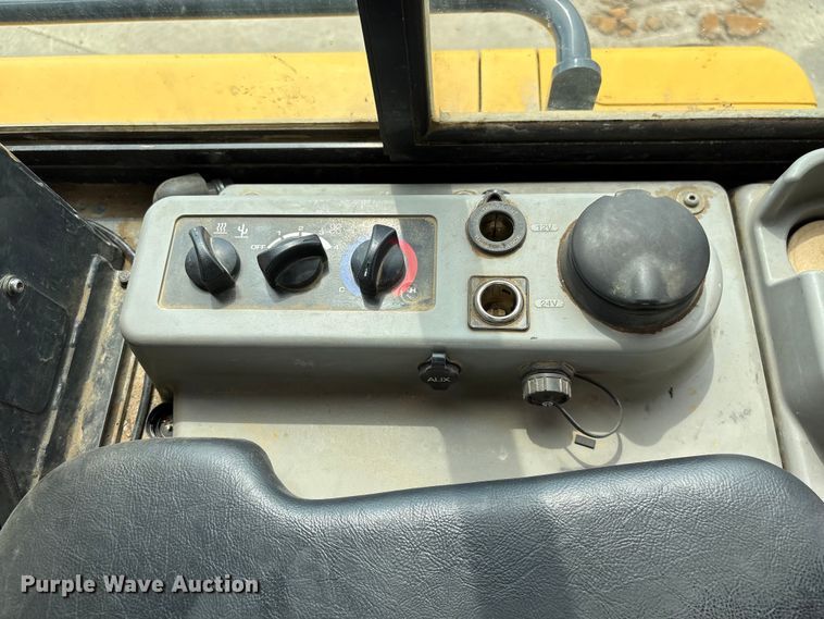 image for item YA2201 2022 Komatsu D71PXI-24 dozer