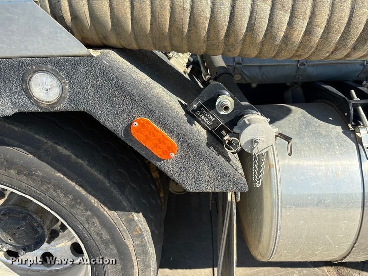 image for item YA2228 2025 Peterbilt 567  hydrovac truck