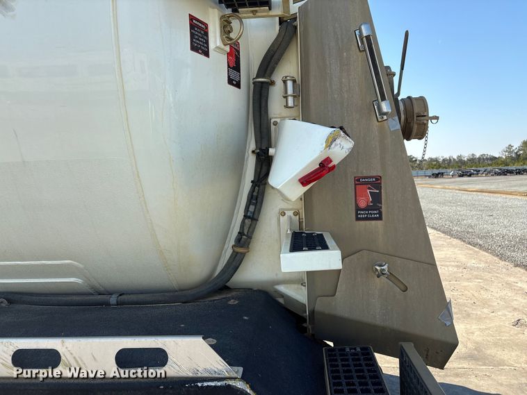 image for item YA2228 2025 Peterbilt 567  hydrovac truck