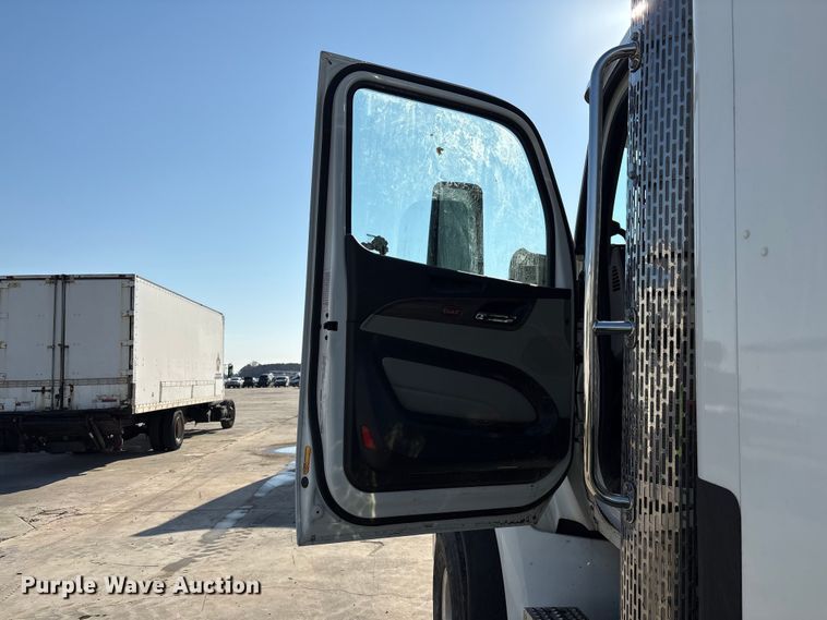 image for item YA2228 2025 Peterbilt 567  hydrovac truck