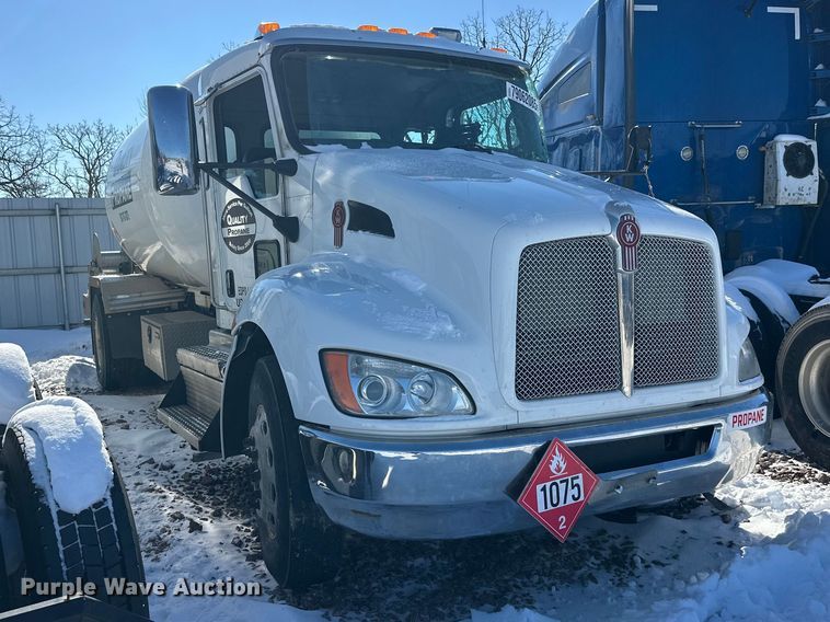 image for item YA2742 2019 Kenworth T370 propane delivery truck