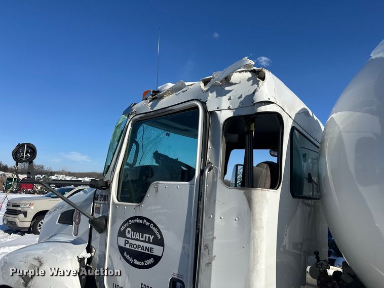 image for item YA2742 2019 Kenworth T370 propane delivery truck