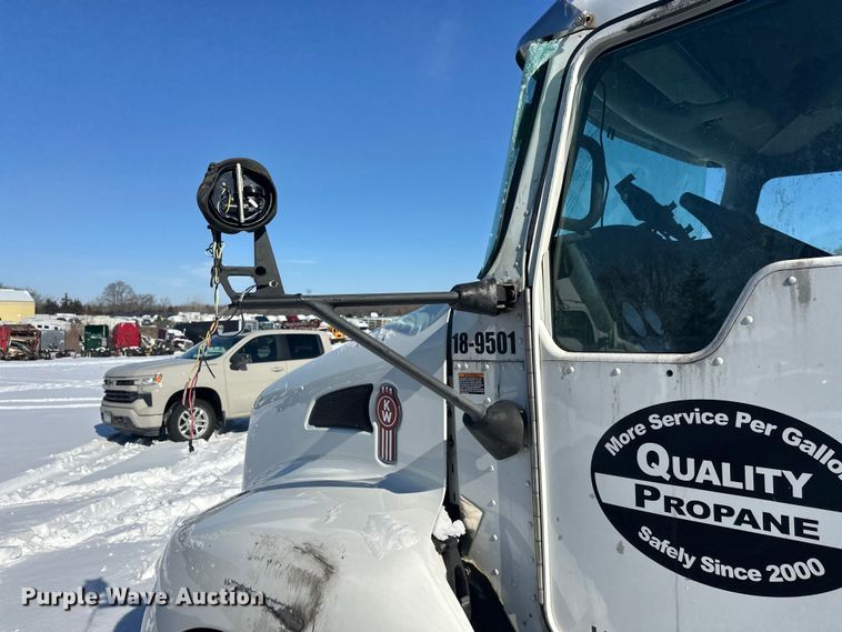 image for item YA2742 2019 Kenworth T370 propane delivery truck