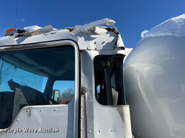 image for item YA2742 2019 Kenworth T370 propane delivery truck