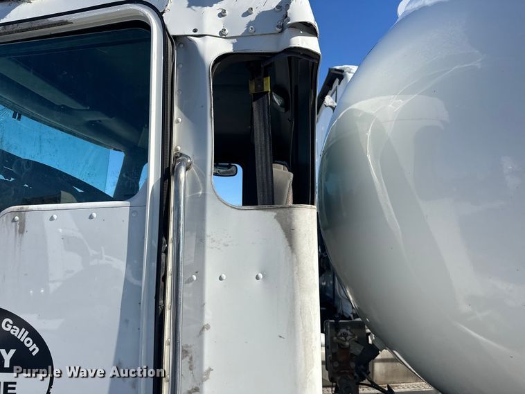 image for item YA2742 2019 Kenworth T370 propane delivery truck