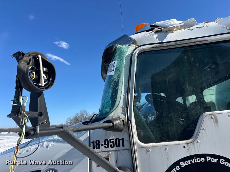 image for item YA2742 2019 Kenworth T370 propane delivery truck