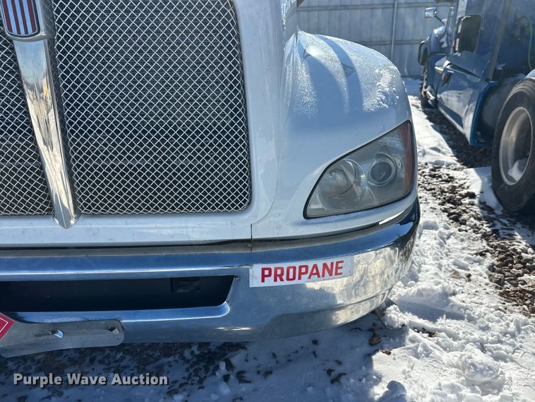 image for item YA2742 2019 Kenworth T370 propane delivery truck