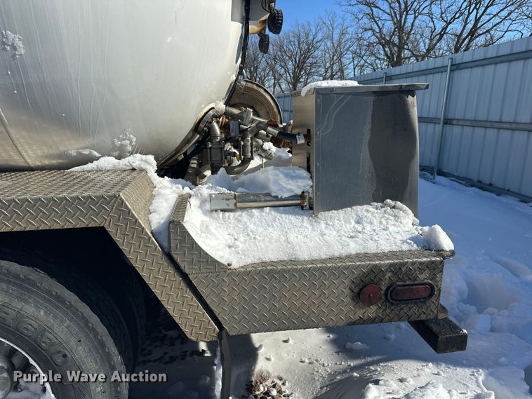 image for item YA2742 2019 Kenworth T370 propane delivery truck