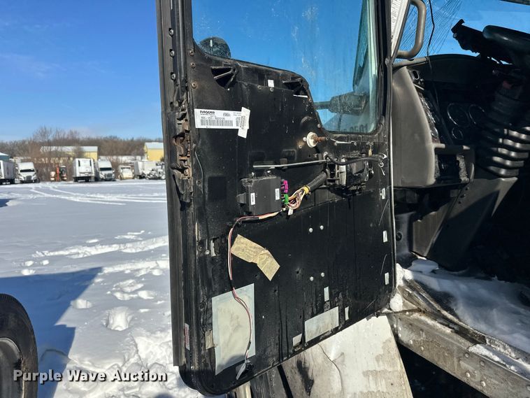 image for item YA2742 2019 Kenworth T370 propane delivery truck