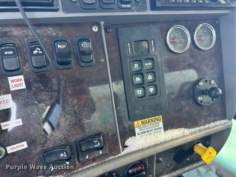 image for item YA2742 2019 Kenworth T370 propane delivery truck