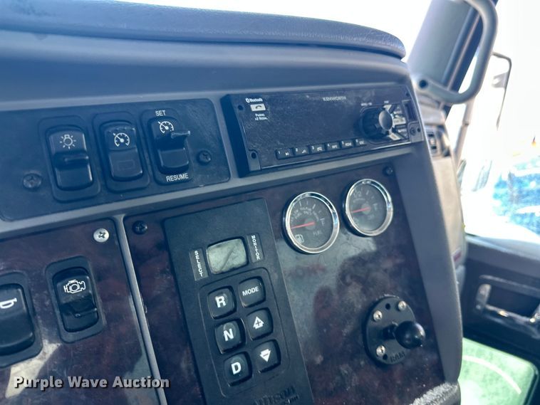 image for item YA2742 2019 Kenworth T370 propane delivery truck